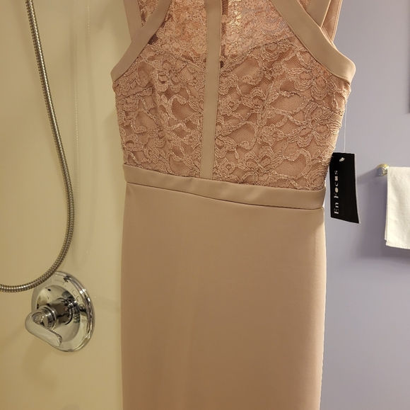 NWT EN FOCUS Lipsy Backless Lace Dress in Soft Pink - Picture 1 of 6
